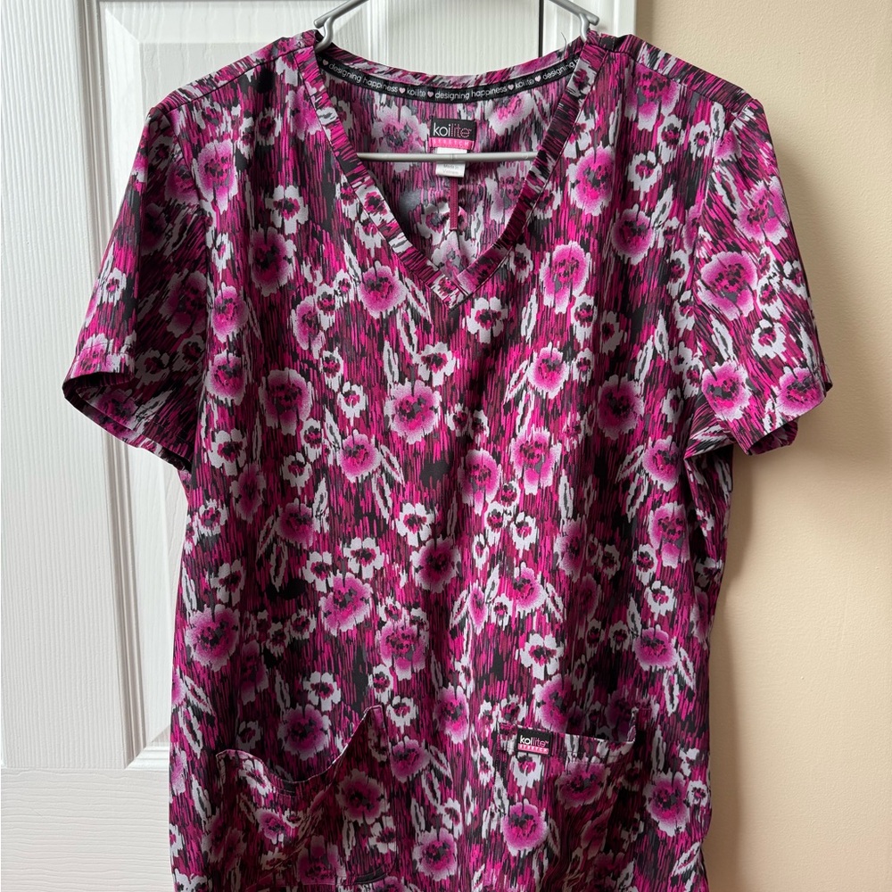 Koi Women's V-Neck Floral Blouse - Pink and Black